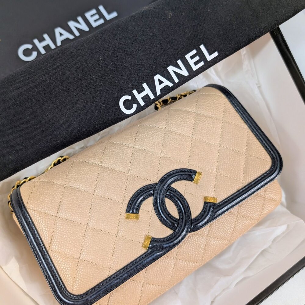 Chanel Rare Vintage Beige Caviar Filigree Flap Bag - Picture 2 of 16